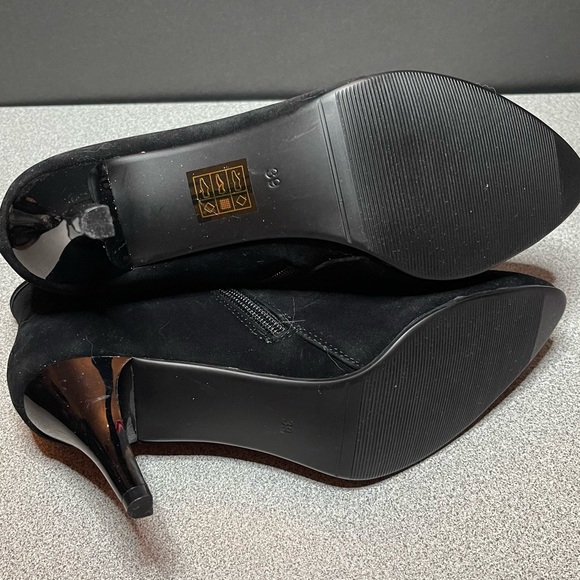 Kiss Kiss Italy Black Velvet Heeled Boots Silver Accents Size 8 - Picture 10 of 14